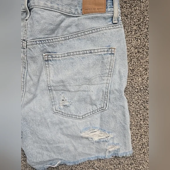 American Eagle 90s Boyfriend Shorts Light Blue Denim Distressed  Size 6 - Picture 4 of 13